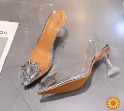 "Кришталеві" туфельки королеви