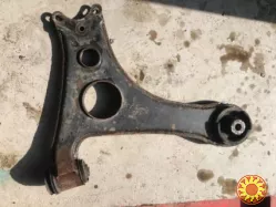 Бу рычаг передний левый Mercedes W168 A1683302307, A1683301107