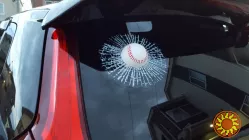 Наклейка на авто Мячик Теннисный в окне, наклейка прикол