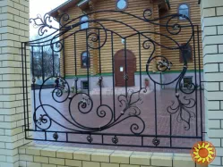 Решетки на окна, козырьки над входом, перила на балкон, заборы и ворота - от изготовителя Киев