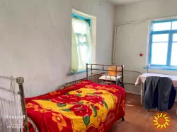 Продам кирпичный дом в Центре села Великополовецкое.Участок 65 соток.