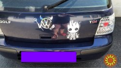 Наклейка на авто значок выпуклая Чёртик