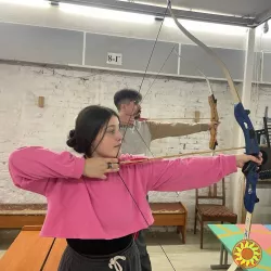 Що подарувати на свято? Подарунковий сертифікат на стрільбу з лука в Києві