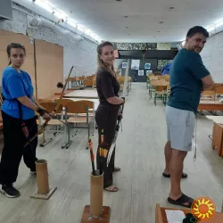 Що подарувати на свято? Подарунковий сертифікат на стрільбу з лука в Києві