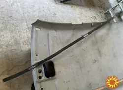 Бу молдинг крыши правый Renault Megane 2 универсал 8200208515, 8200208516