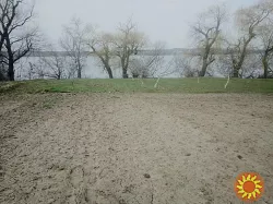 Продам будинок на березі Дніпра власний берег річки 25 соток землі